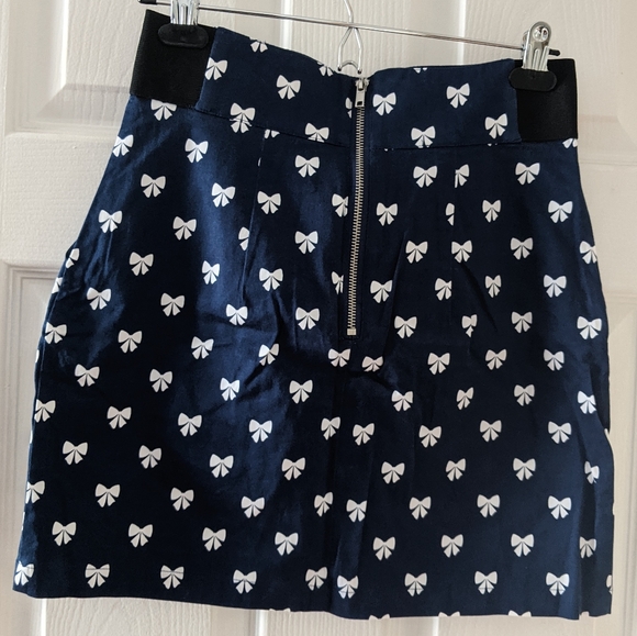 NWT! Divided High Waist Pencil Skirt - Bow Pattern - Picture 2 of 4